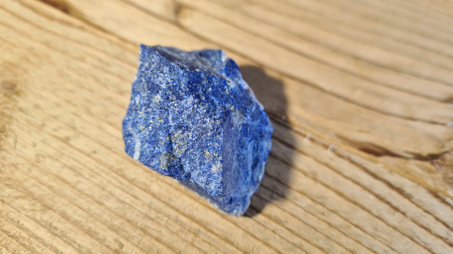 Pierre de lapis-lazuli brute de 38.7g