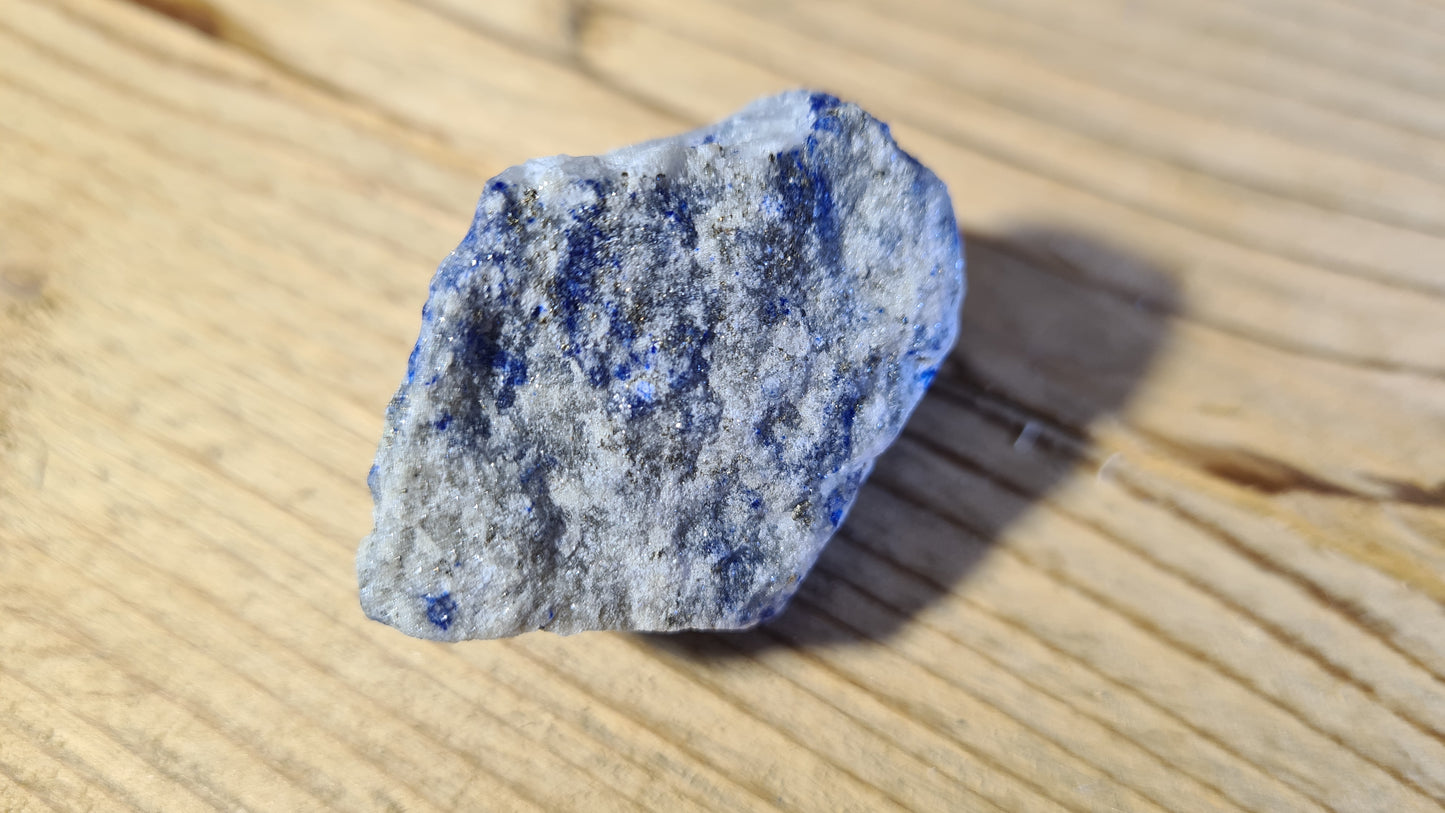Pierre de lapis-lazuli brute de 38.7g