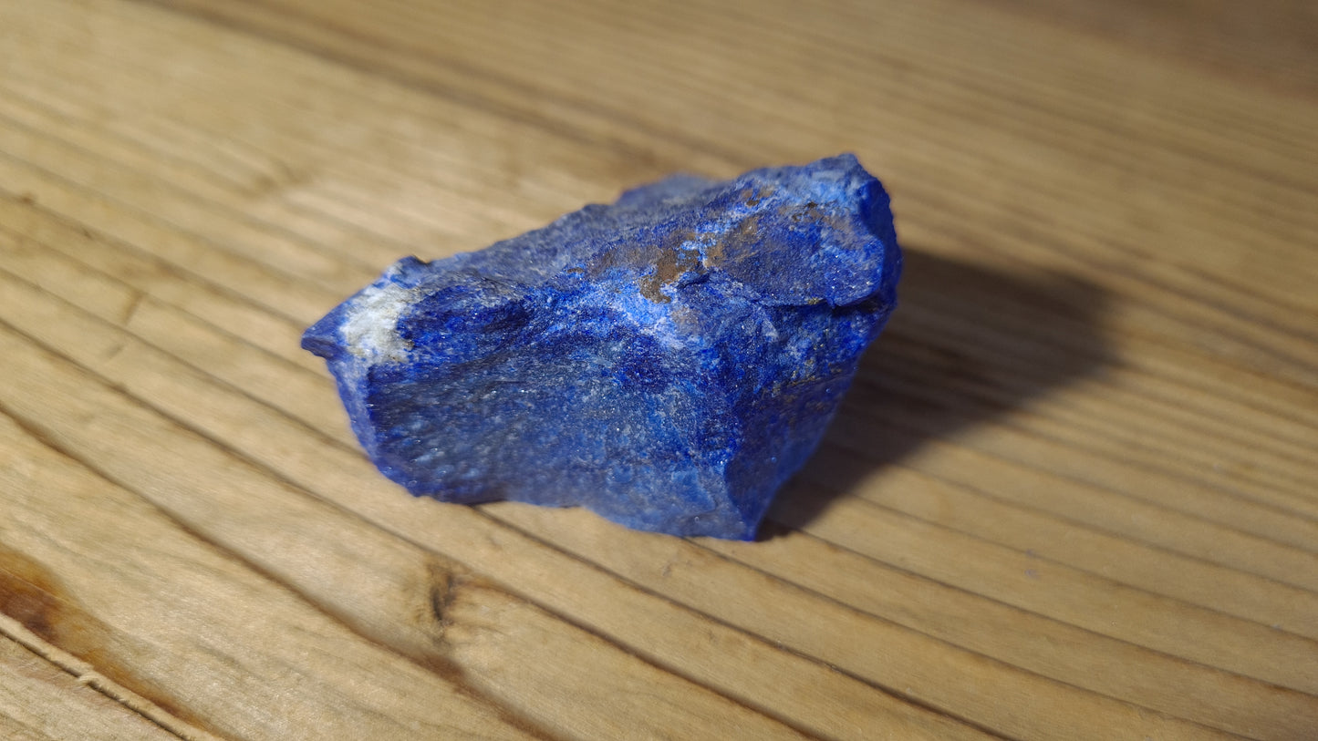 Pierre de lapis-lazuli brute de 65.6g