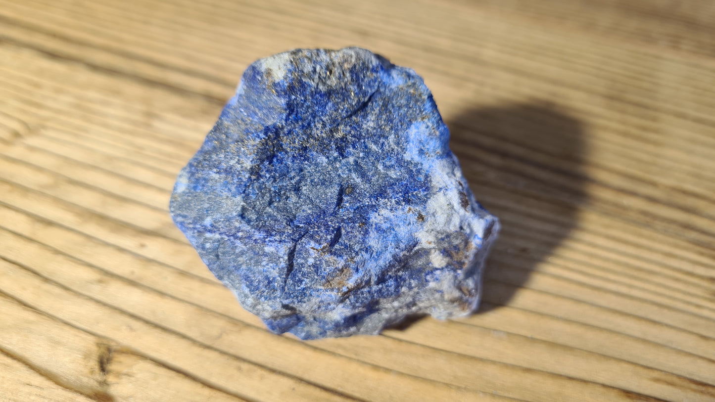 Pierre de lapis-lazuli brute de 84.8g