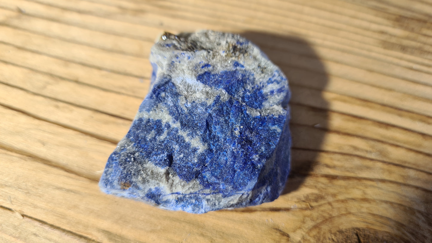 Pierre de lapis-lazuli brute de 43g