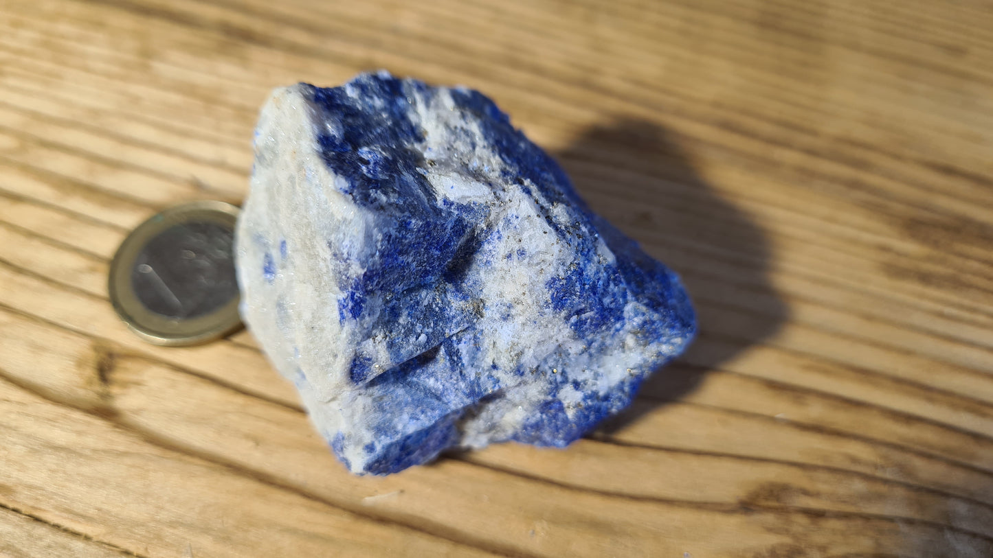 Pierre de lapis-lazuli brute de 95.5g