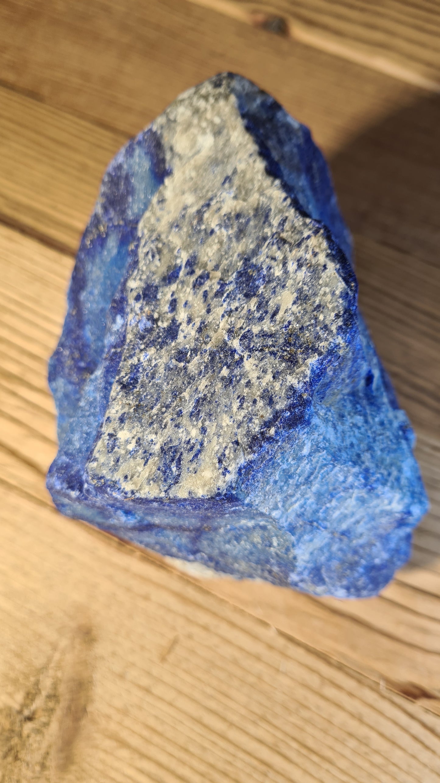 Pierre de lapis-lazuli brute de 1610g