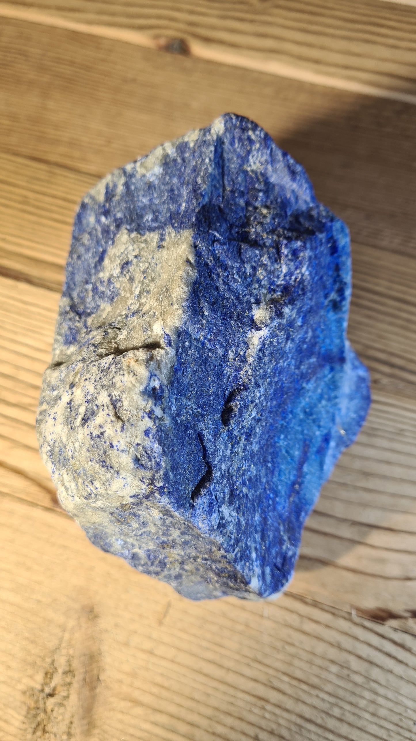Pierre de lapis-lazuli brute de 1610g
