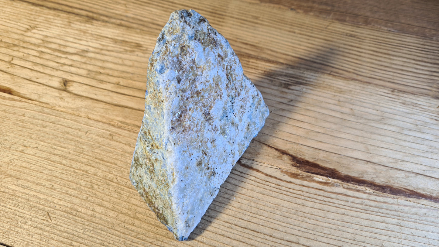 Pierre de lapis-lazuli brute de 404g