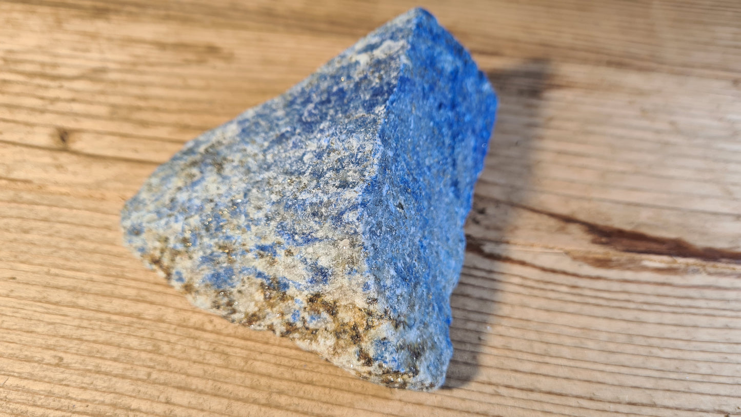 Pierre de lapis-lazuli brute de 404g