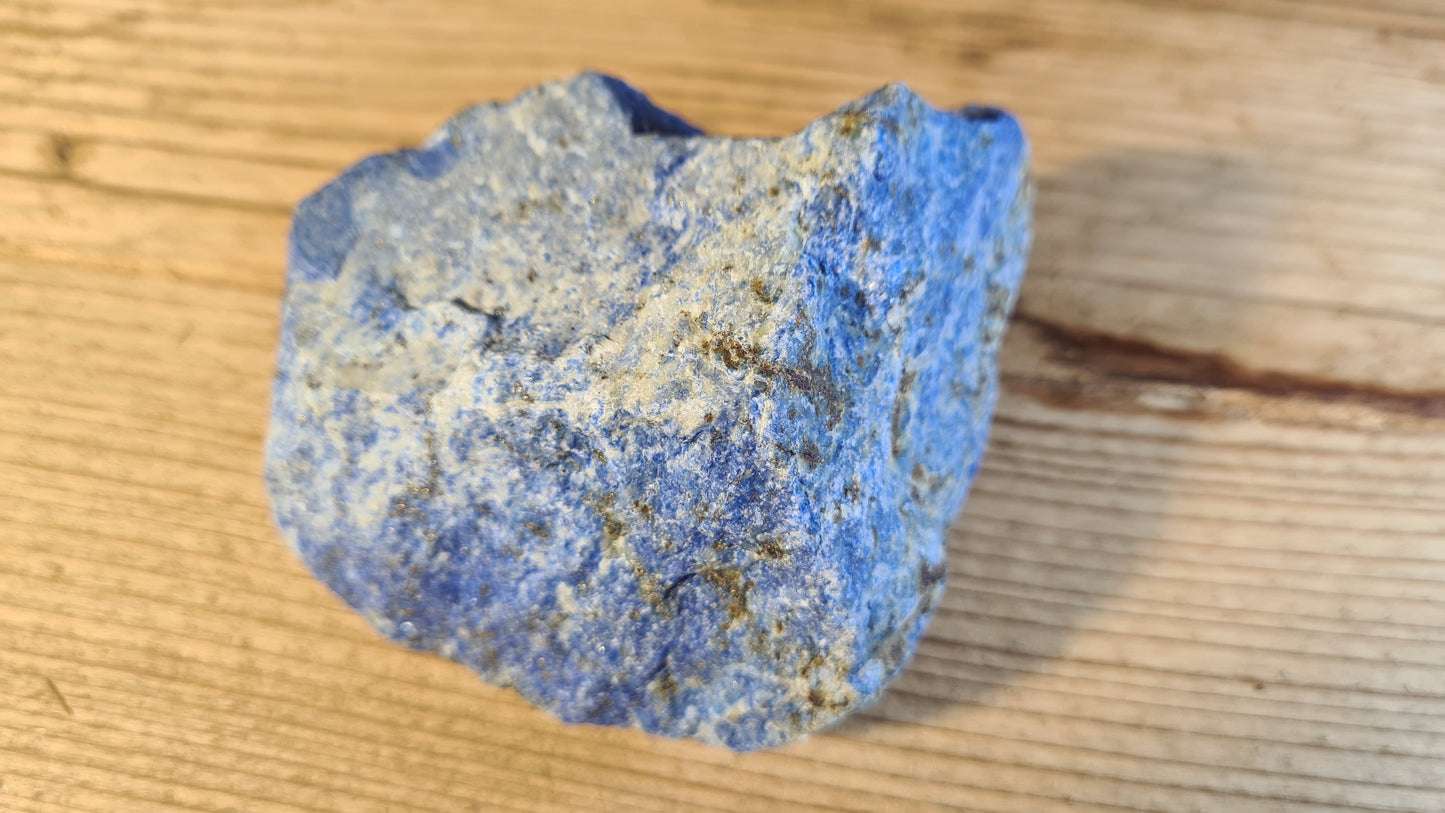 Pierre de lapis-lazuli brute de 440g