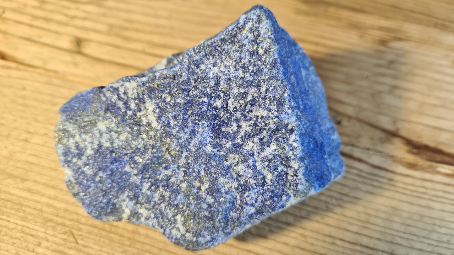 Pierre de lapis-lazuli brute de 502g