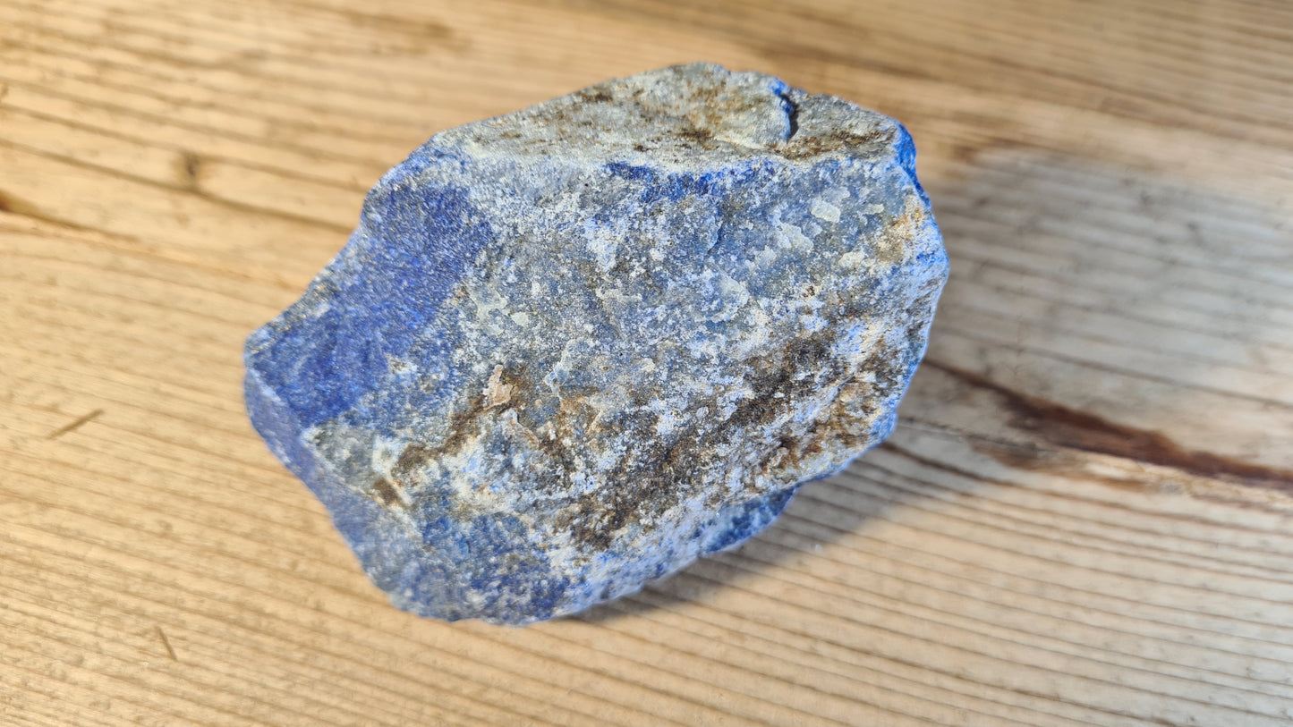 Pierre de lapis-lazuli brute de 502g