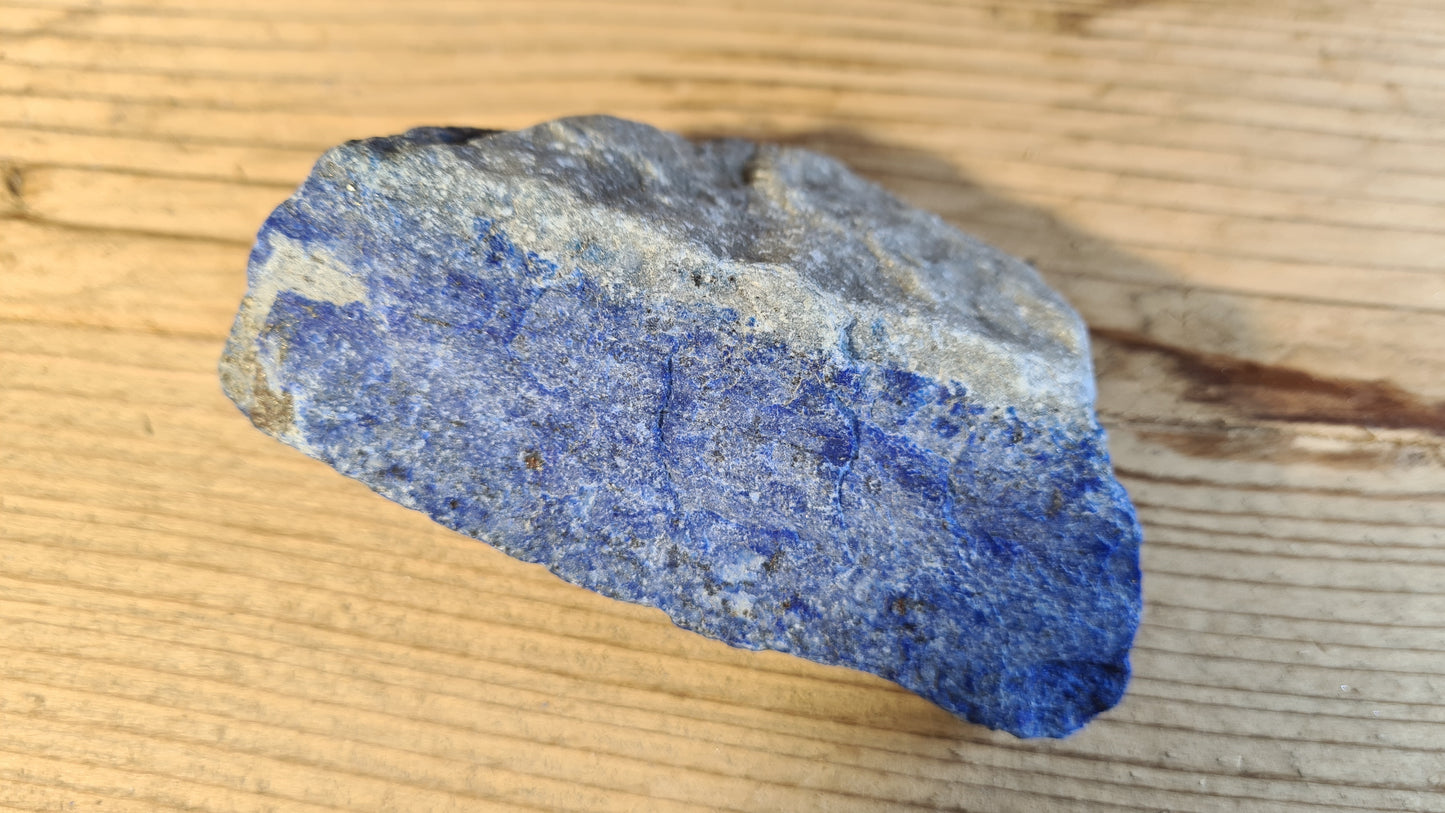 Pierre de lapis-lazuli brute de 228g