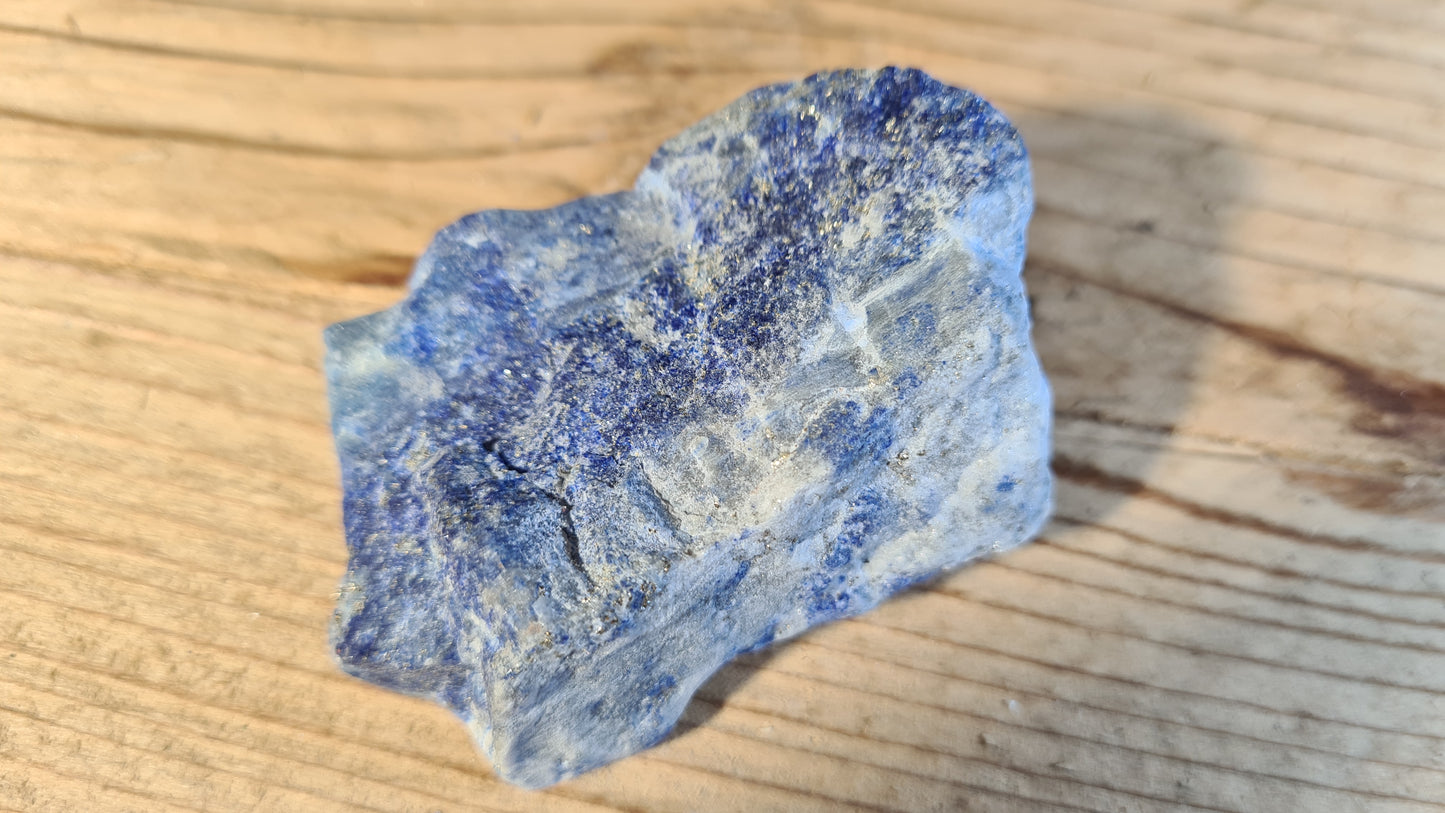 Pierre de lapis-lazuli brute de 68g