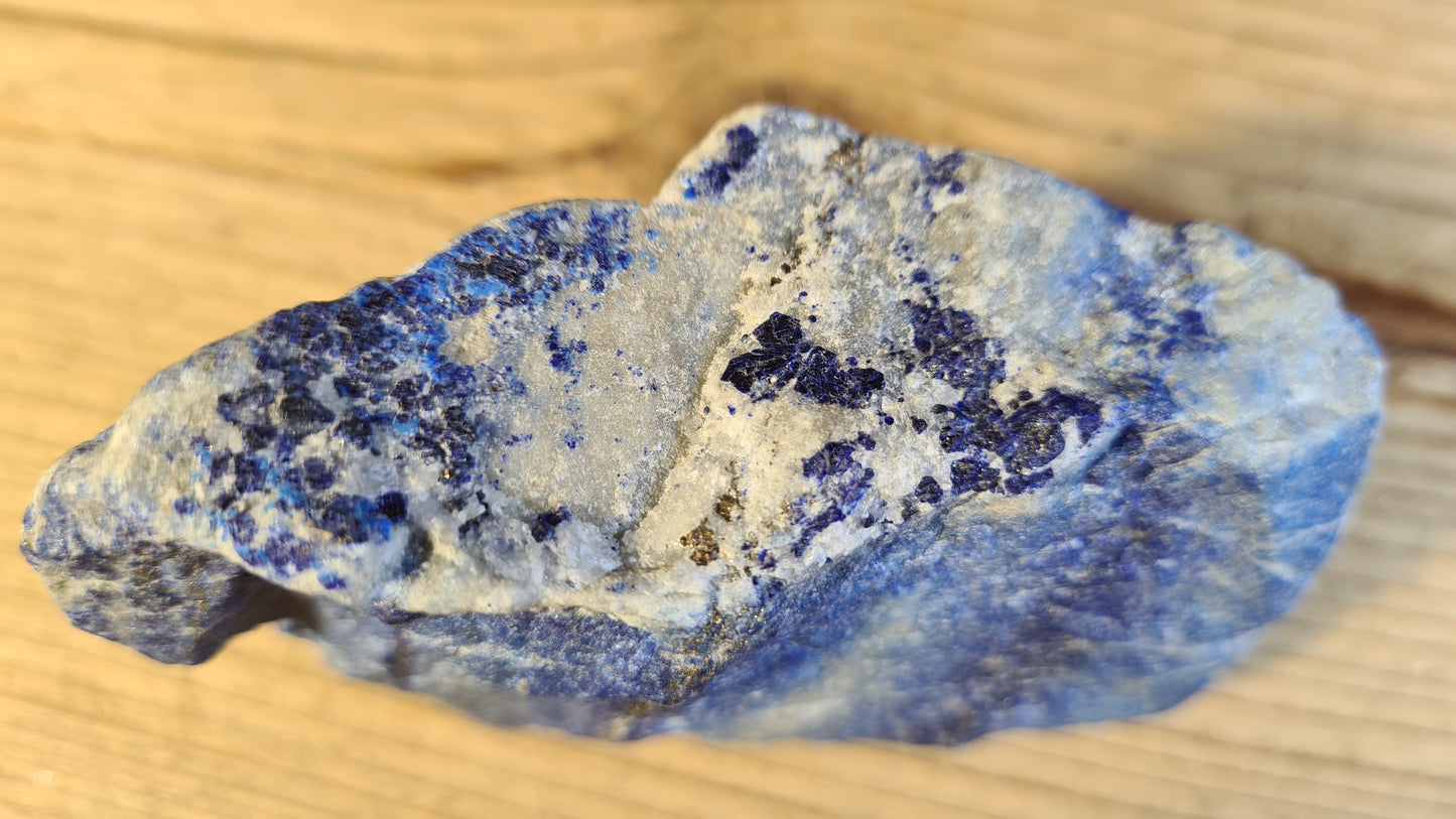 Pierre de lapis-lazuli brute de 271g