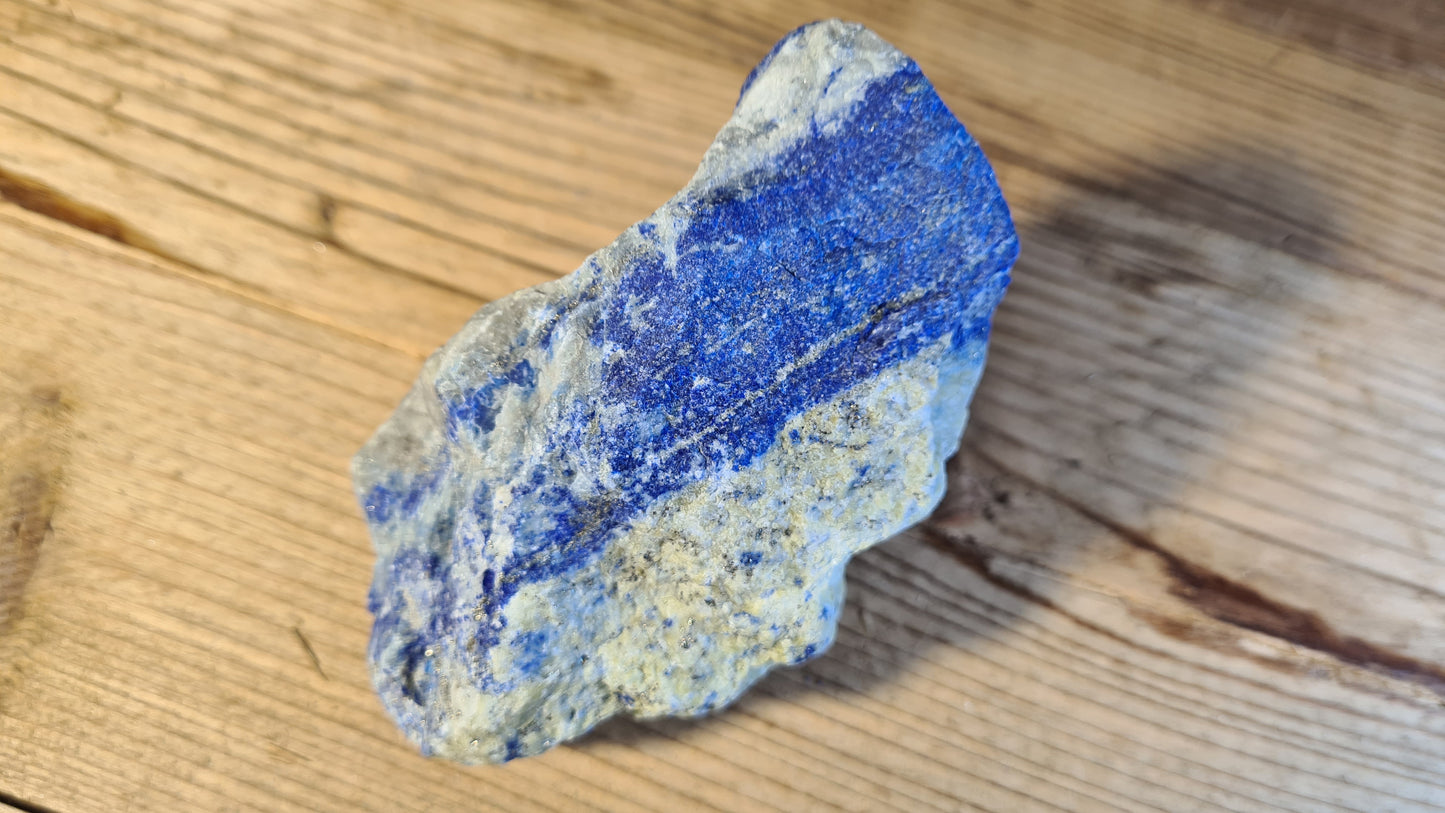 Pierre de lapis-lazuli brute de 438g
