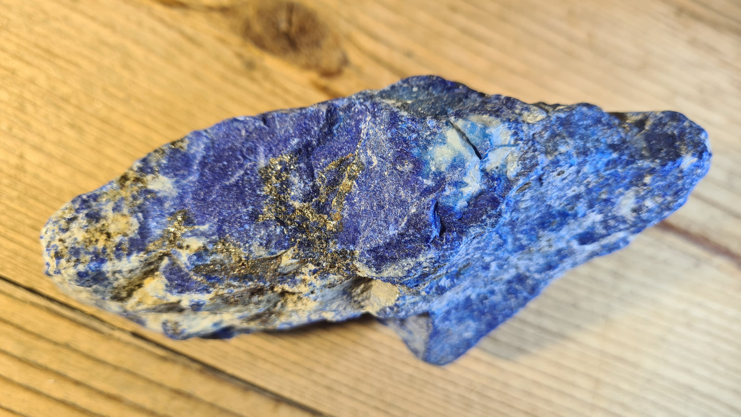 Pierre de lapis-lazuli brute de 538g