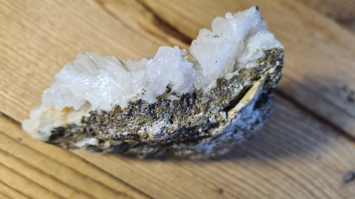 Amas de cristaux quartz et pyrite, 183g, 9x4.5cm