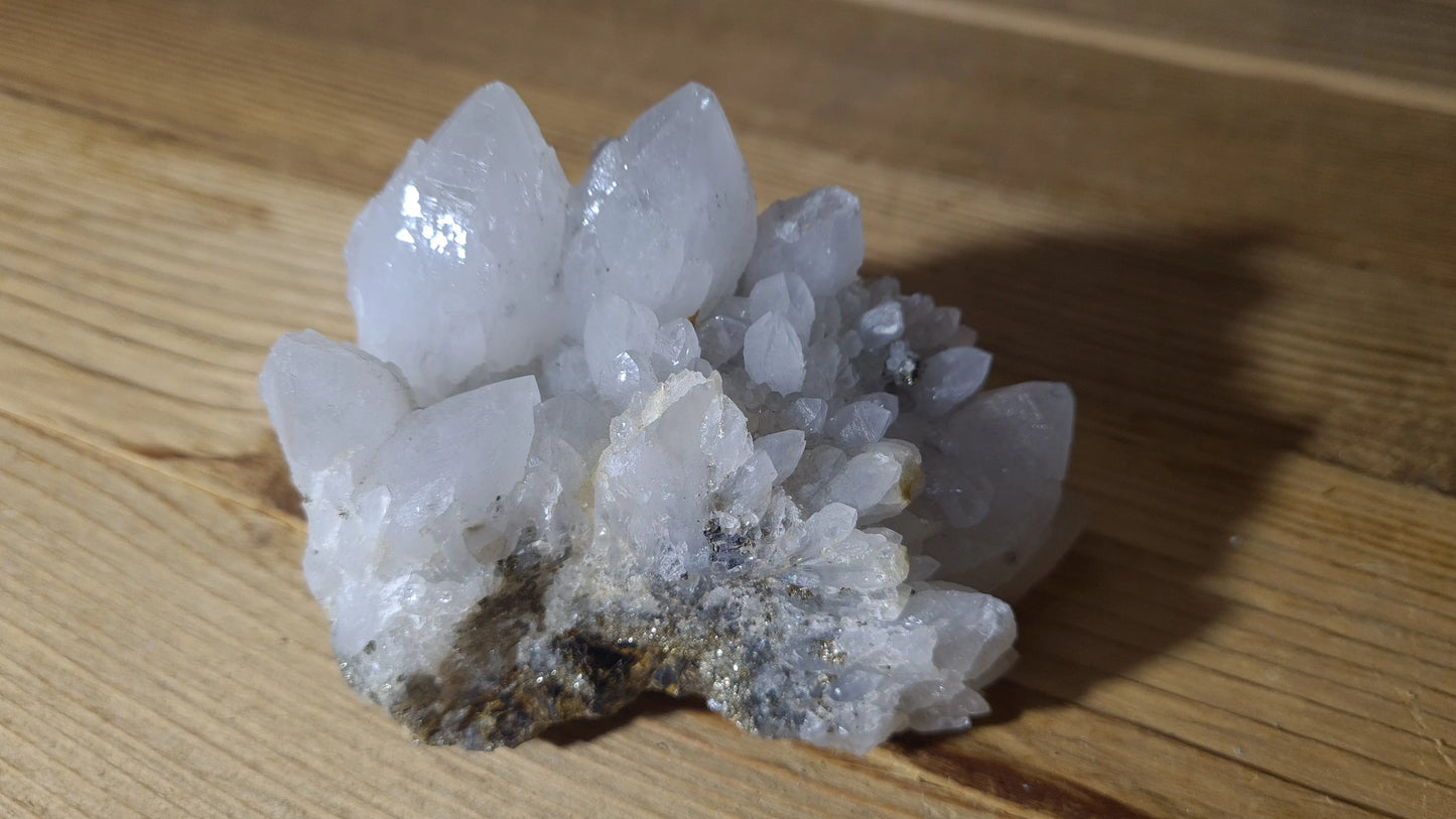 Amas de cristaux quartz et pyrite, 568g, 10x7.5cm Cristal Roche