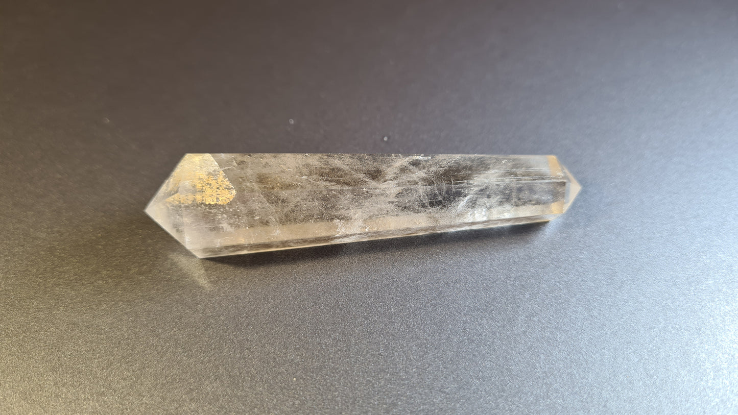 Cristal de quartz - 6 facettes - 7.4 x 1.8 cm - 27.8 g
