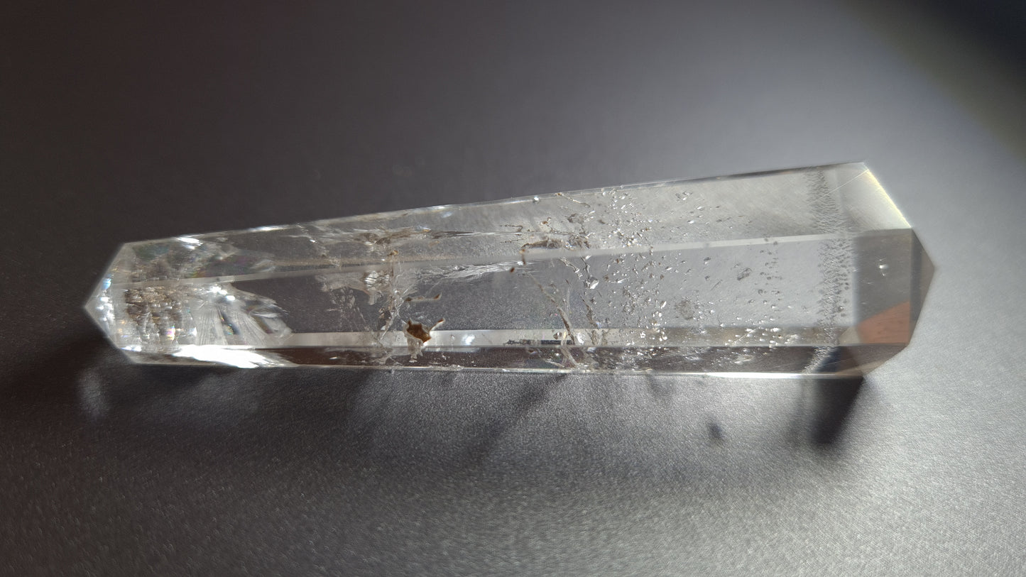 Cristal de quartz - 6 facettes - 7.2 x 1.8 cm - 24.2 g