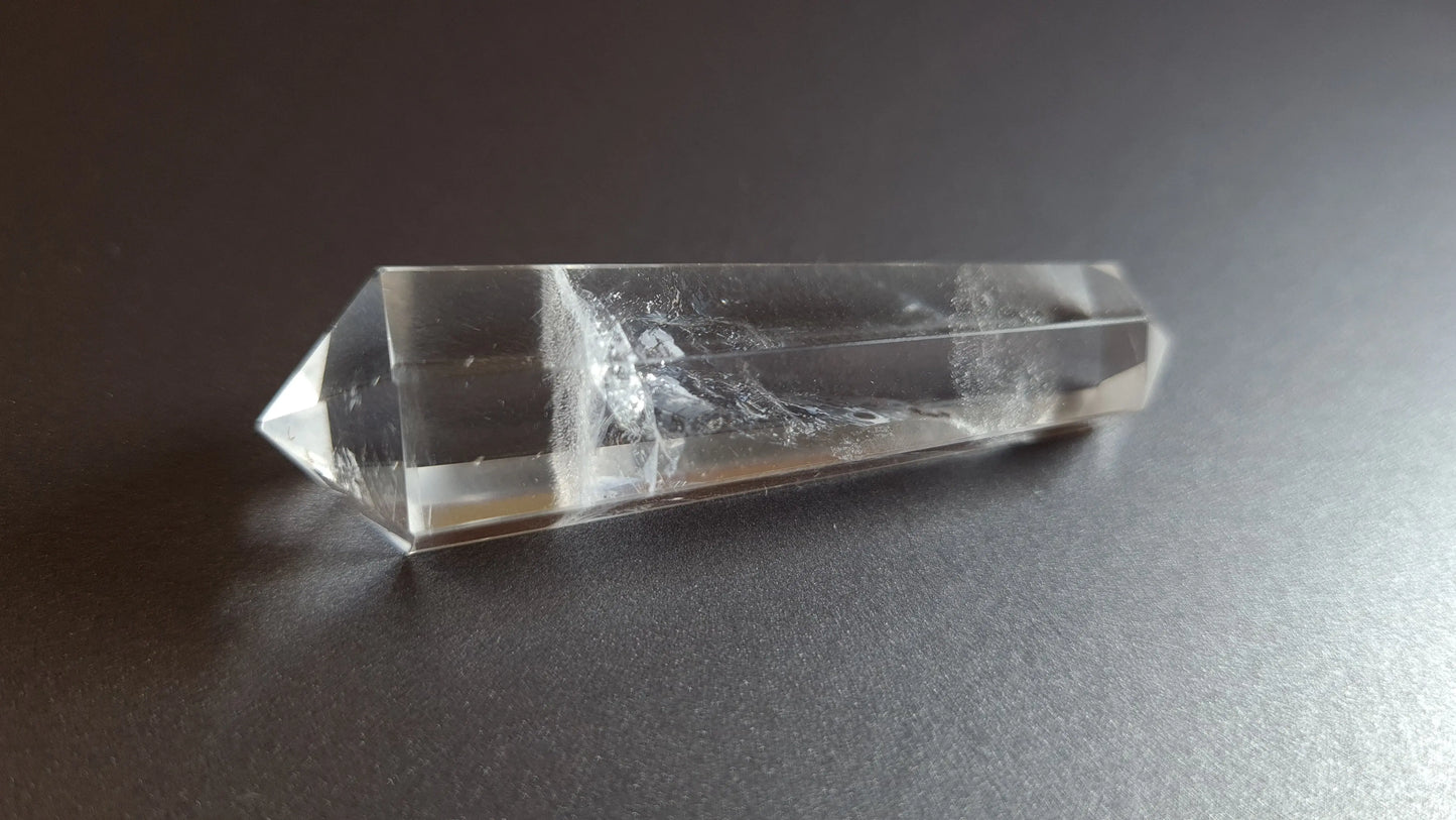 Cristal de quartz - 6 facettes - 5.7 x 1.7 cm - 17.1 g Ma boutique
