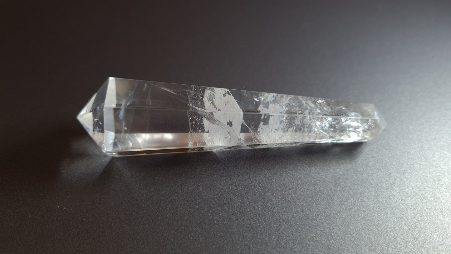 Cristal de quartz - 6 facettes - 8.5 x 2.2 cm - 39 g