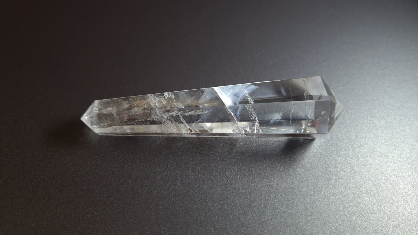 Cristal de quartz - 6 facettes - 8.5 x 2.2 cm - 39 g