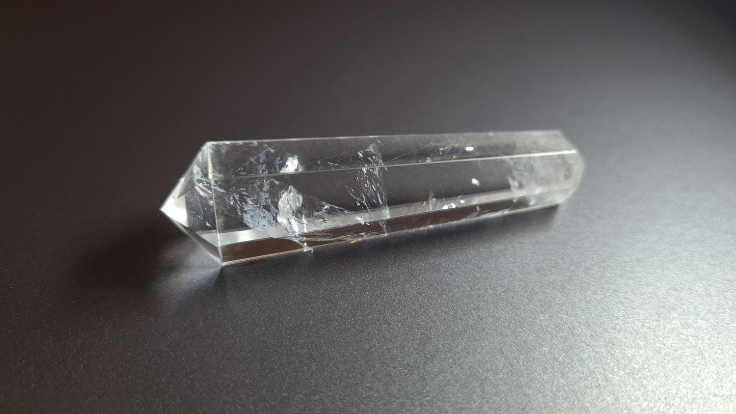 Cristal de quartz - 6 facettes - 6.8 x 1.8 cm - 25.4 g