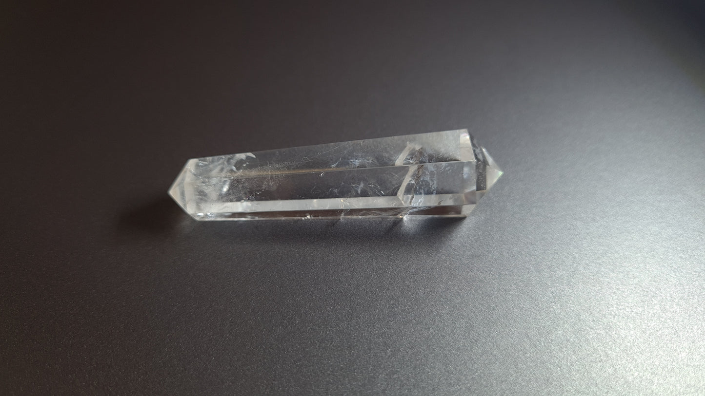 Cristal de quartz - 6 facettes - 6.8 x 1.8 cm - 25.4 g