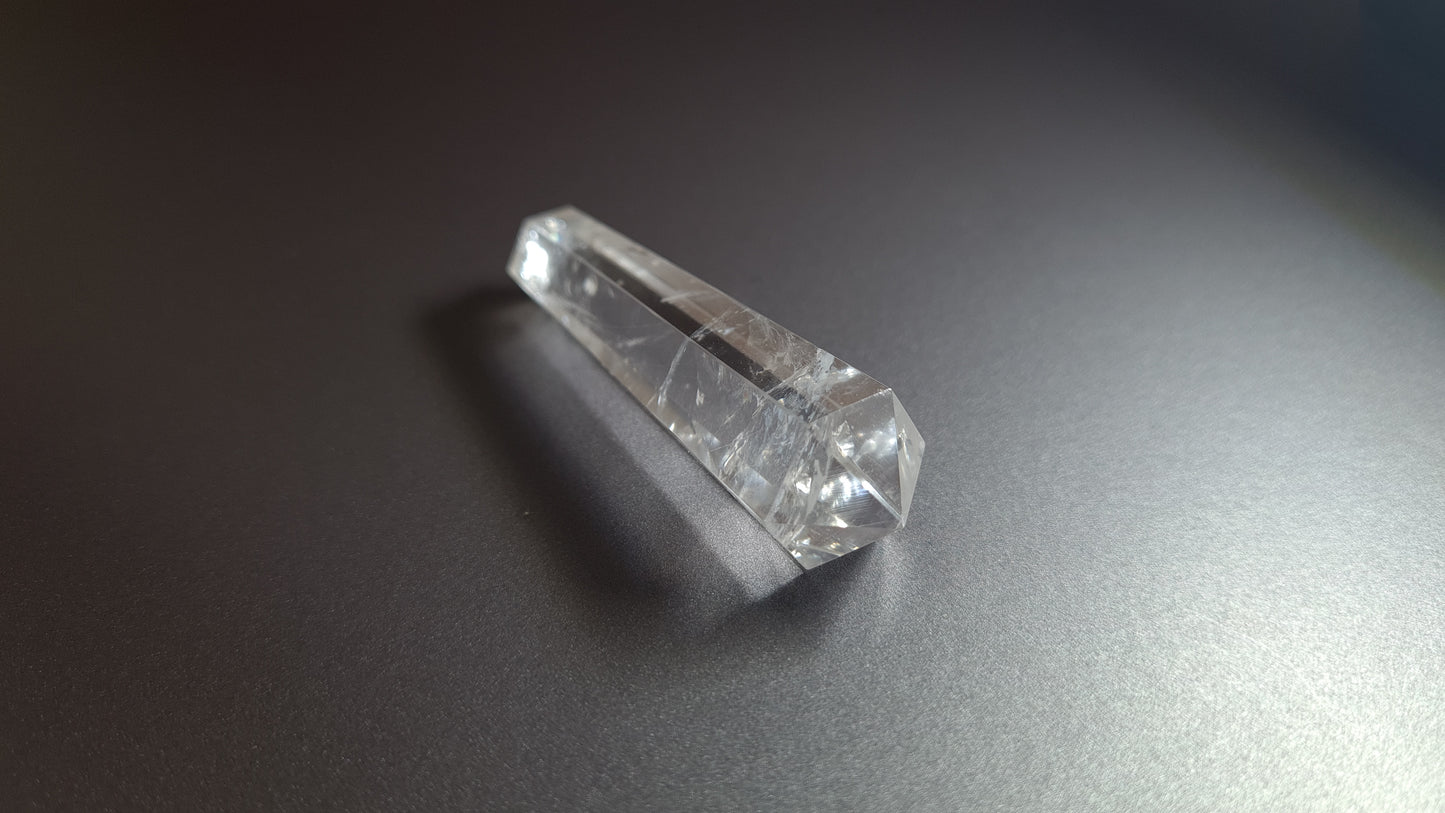 Cristal de quartz - 6 facettes - 6.8 x 1.8 cm - 25.4 g
