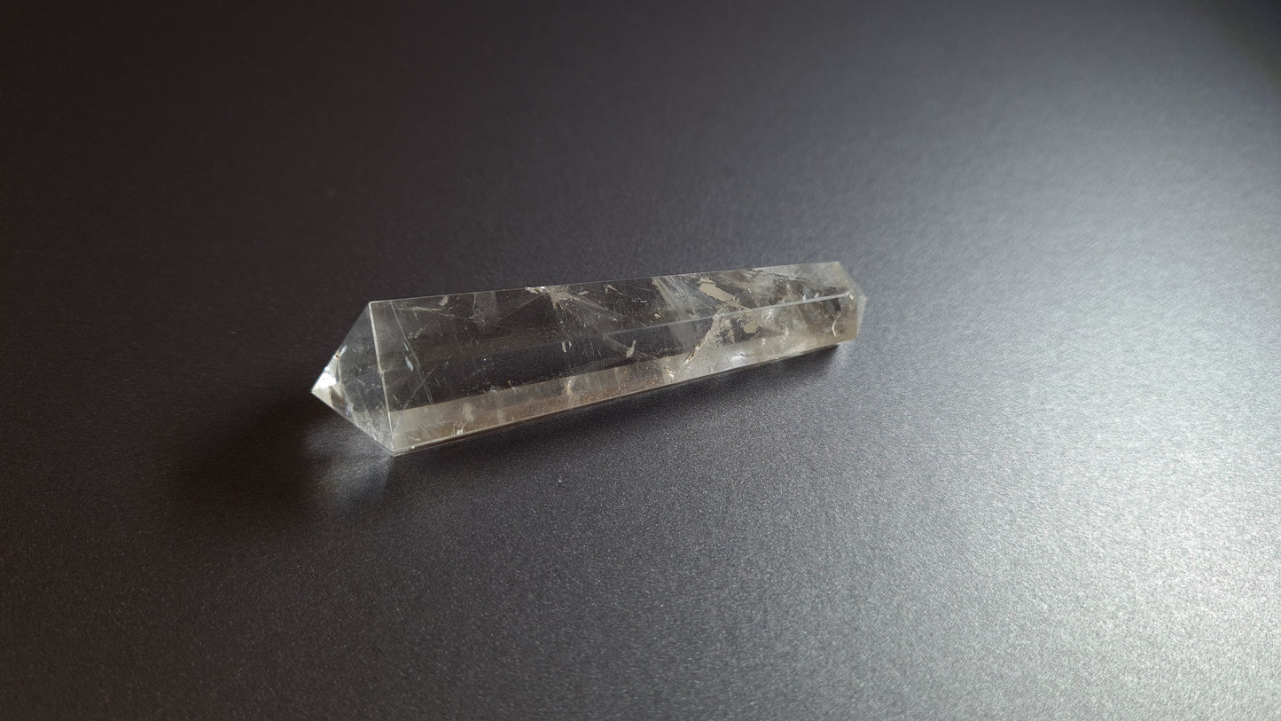 Cristal de quartz - 6 facettes - 6 x 1.7 cm - 17.2 g