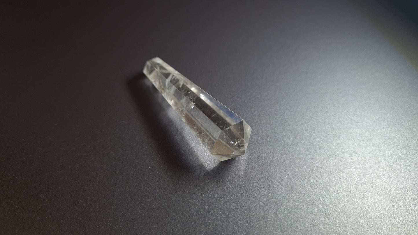 Cristal de quartz - 6 facettes - 6 x 1.7 cm - 17.2 g