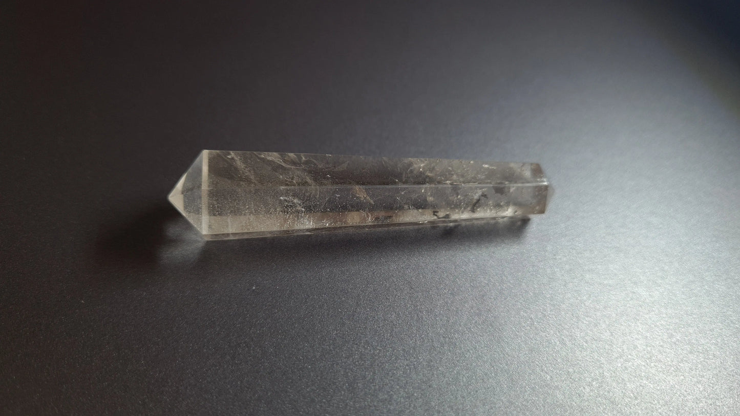 Cristal de quartz (fumé)- 6 facettes - 6.8 x 1.6 cm - 19.8 g Ma boutique