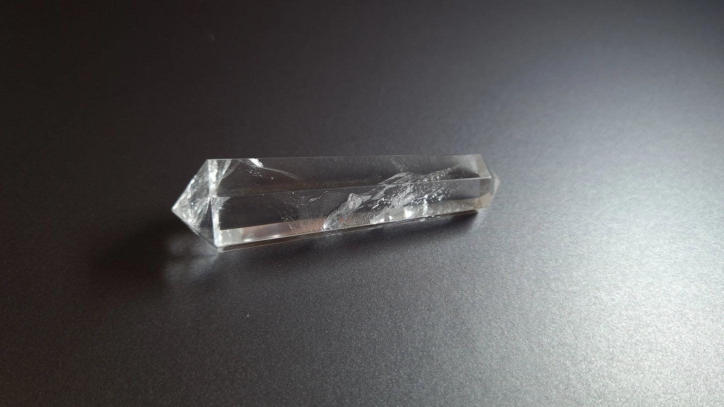 Cristal de quartz - 6 facettes - 6.5 x 1.8 cm - 24.4 g Ma boutique