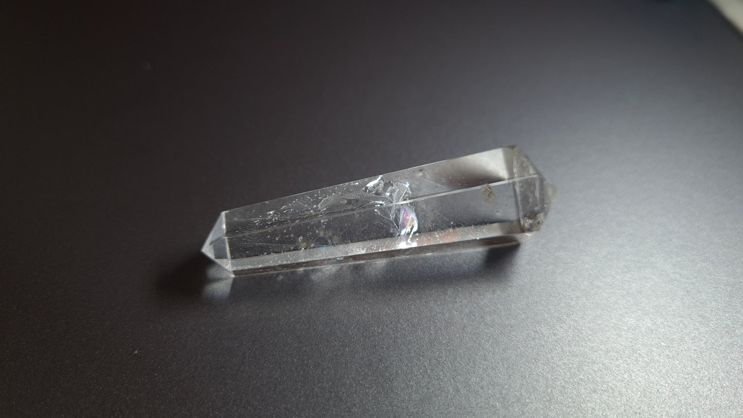 Cristal de quartz - 6 facettes - 6.5 x 1.8 cm - 24.4 g