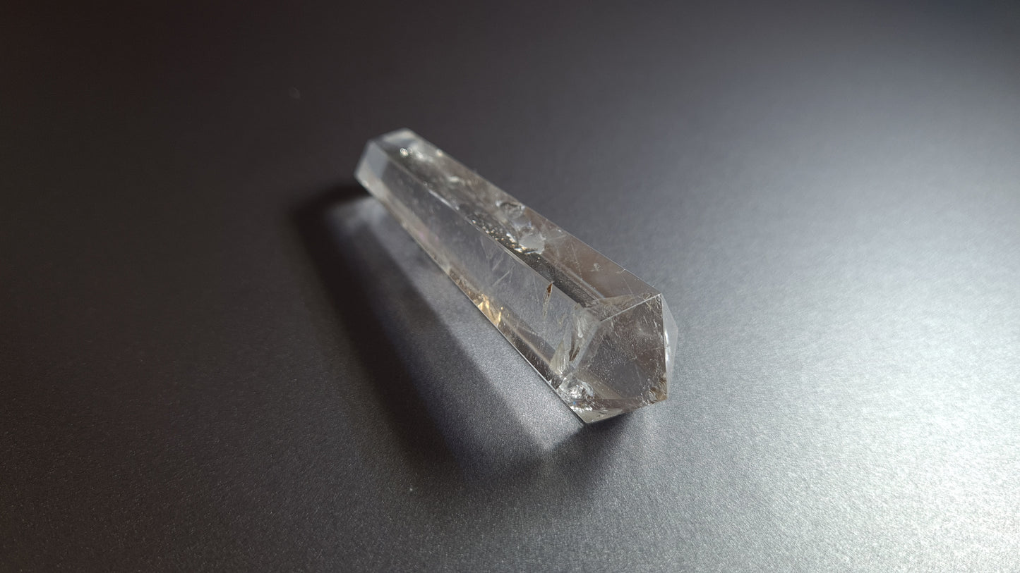 Cristal de quartz - 6 facettes - 6.5 x 1.8 cm - 24.4 g