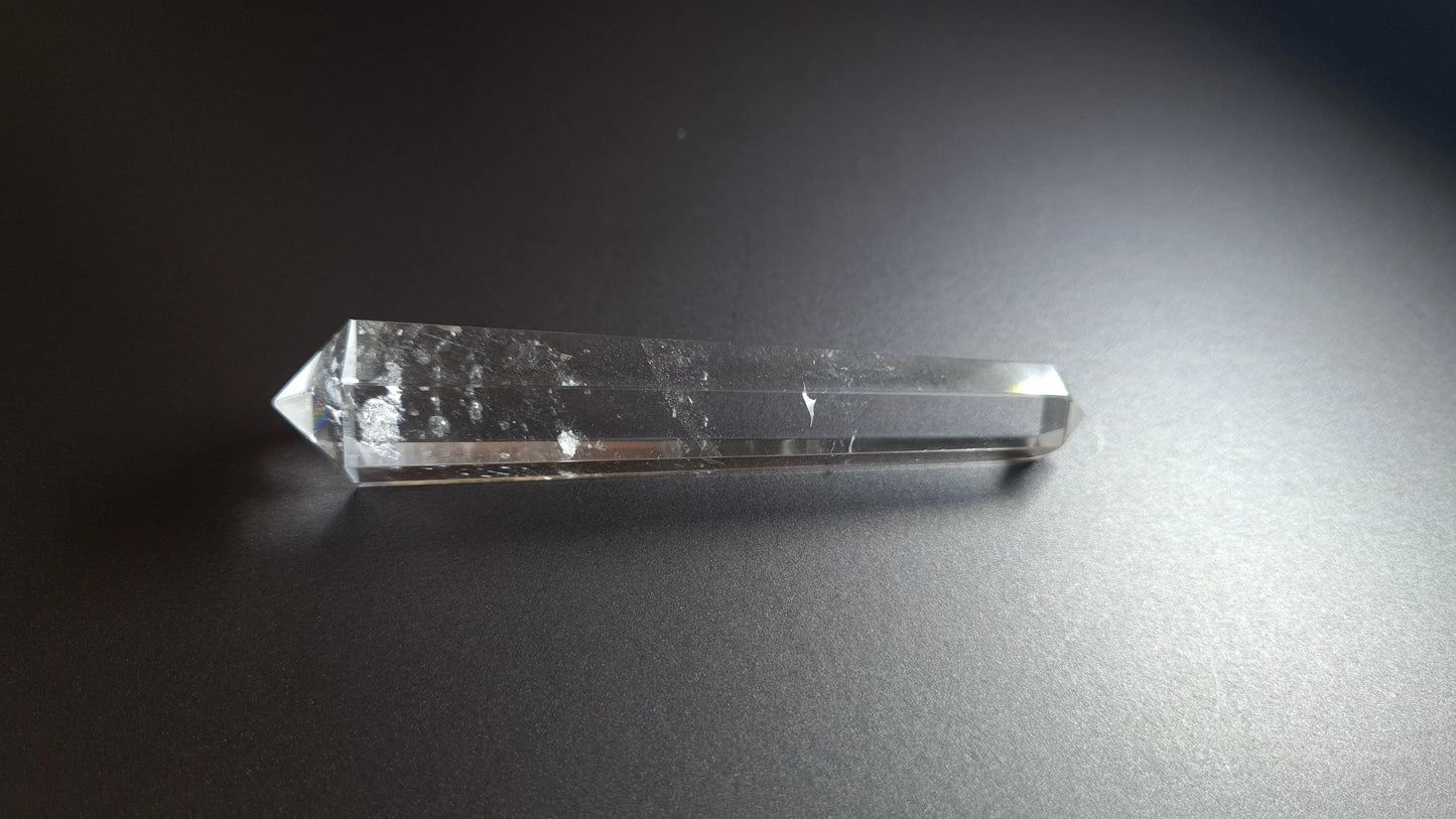 Cristal de quartz - 6 facettes - 9.3 x 1.8 cm - 35.4 g Ma boutique