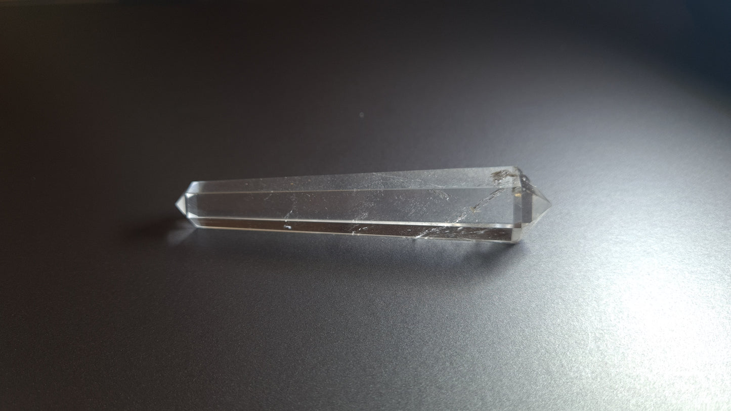 Cristal de quartz - 6 facettes - 9.3 x 1.8 cm - 35.4 g