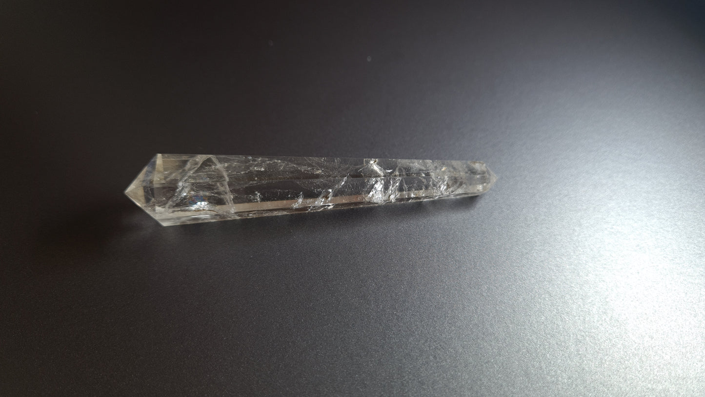 Cristal de quartz - 6 faces - 9.1 x 1.8 cm - 28.3 g