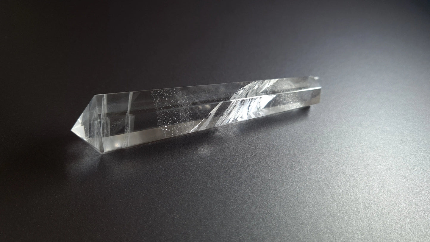 Cristal de quartz - 6 facettes - 8.4 x 1.8 cm - 30.4 g Ma boutique