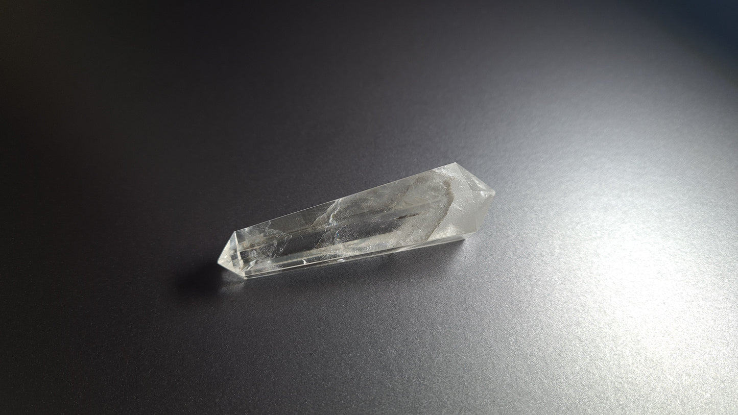 Cristal de quartz - 6 facettes - 6.4 x 1.8 cm - 22.6 g