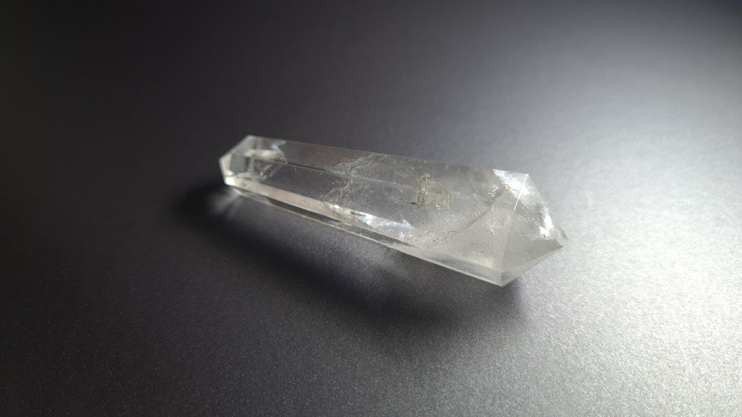 Cristal de quartz - 6 facettes - 6.4 x 1.8 cm - 22.6 g