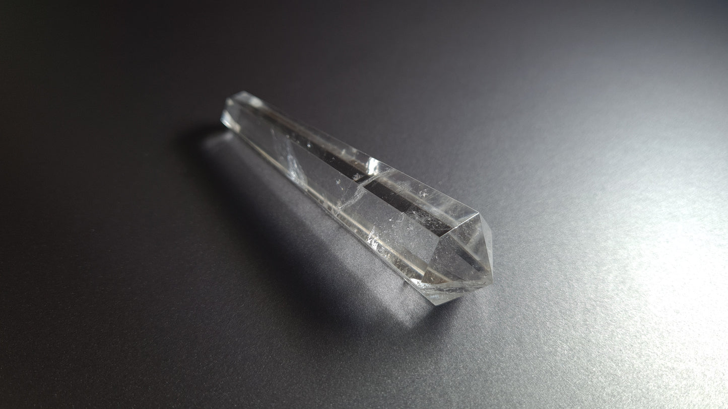 Cristal de quartz - 6 facettes - 7.7 x 1.8 cm - 26.2 g
