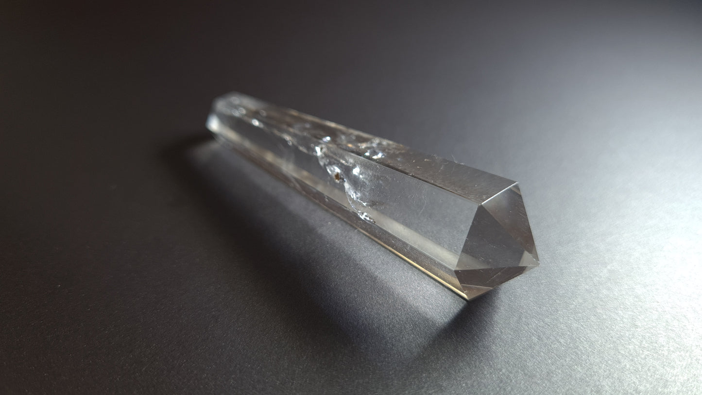 Cristal de quartz - 6 facettes - 6.8 x 1.7 cm - 19.8 g