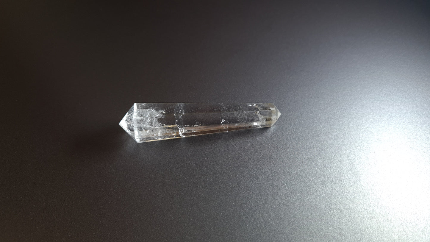 Cristal de quartz - 6 facettes - 7.2 x 1.7 cm - 23.6 g