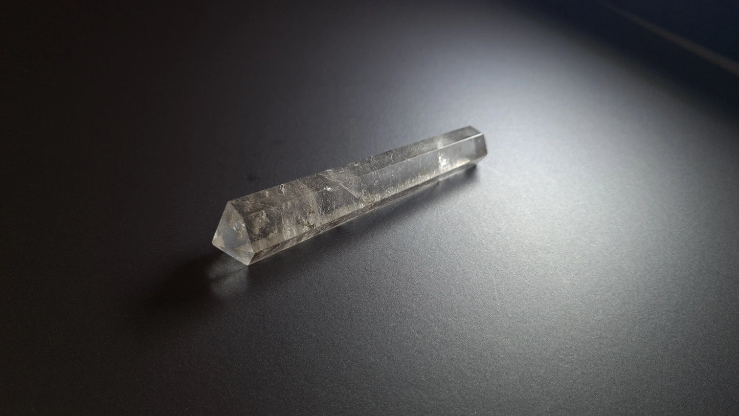 Cristal de quartz - 6 facettes - 9.5 x 1.7 cm - 35.5 g Ma boutique