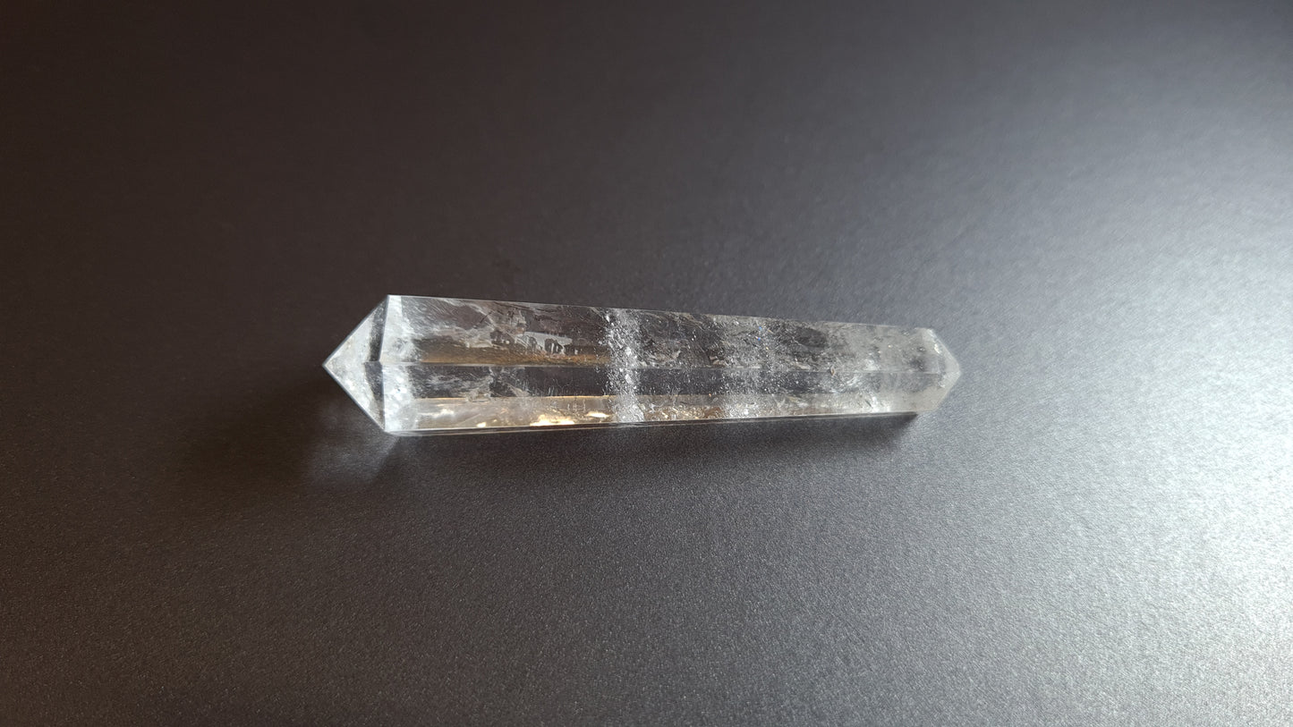 Quartz crystal - 6 faces - 6.9 x 1.7 cm - 20.6 g