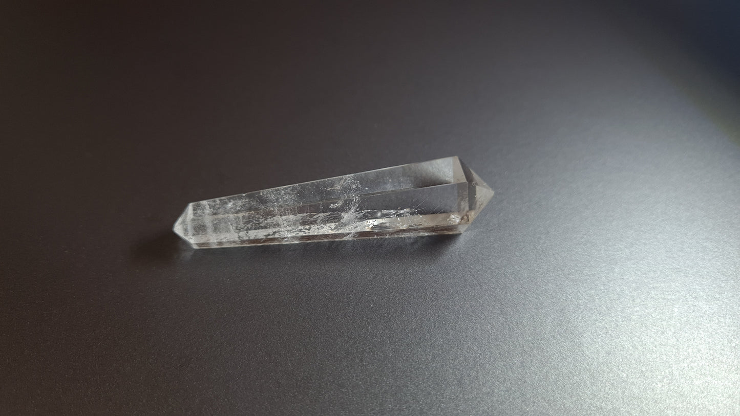 Quartz crystal - 6 faces - 6.9 x 1.7 cm - 20.6 g