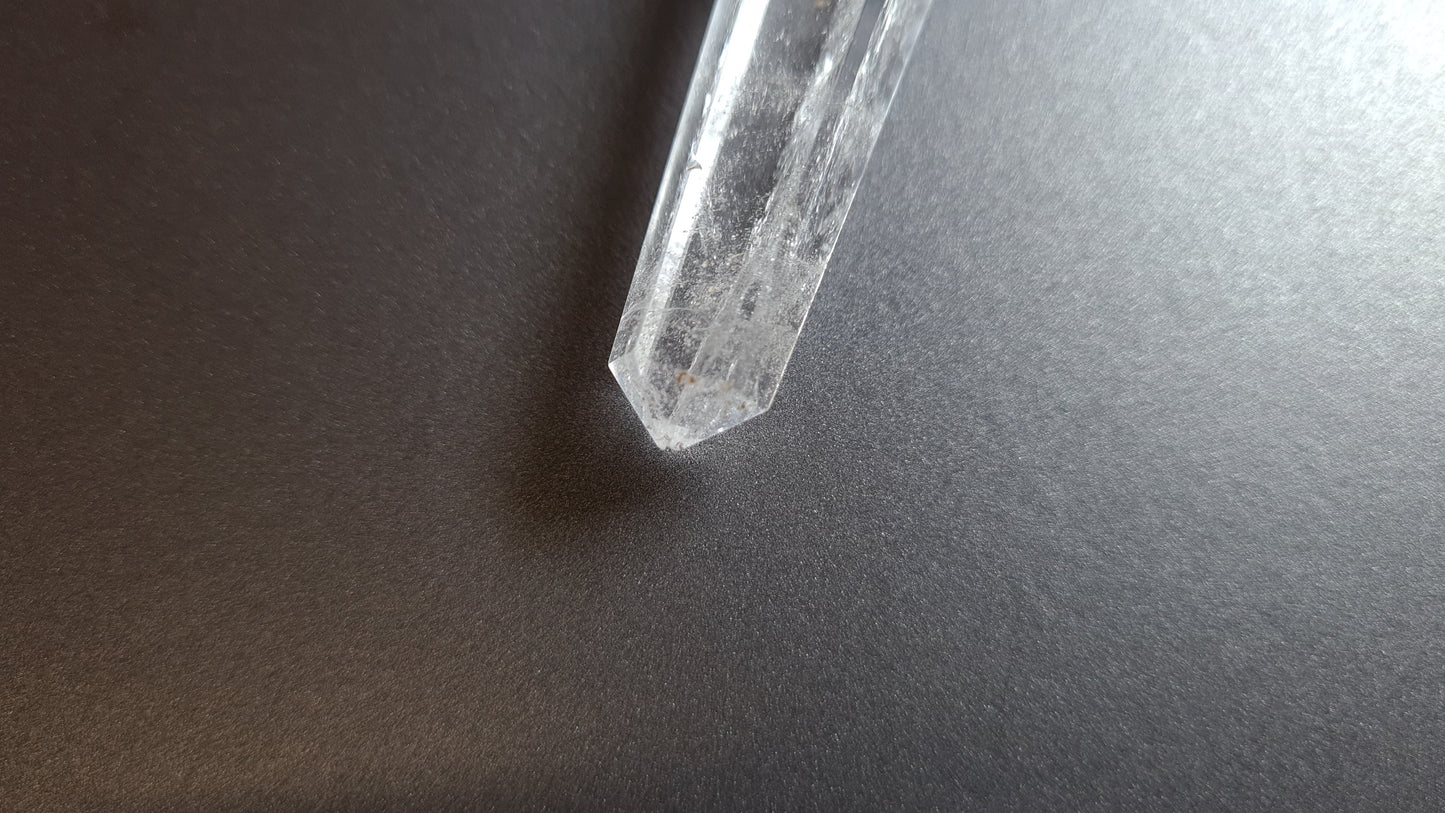 Quartz crystal - 6 faces - 6.9 x 1.7 cm - 20.6 g