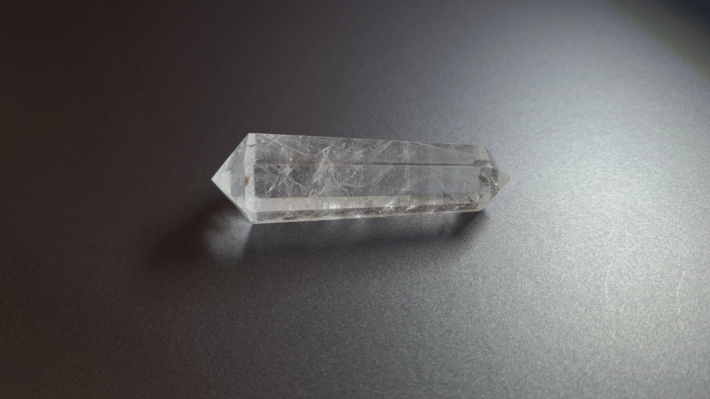 Cristal de quartz - 6 facettes - 5.9 x 1.9 cm - 23.5 g Ma boutique