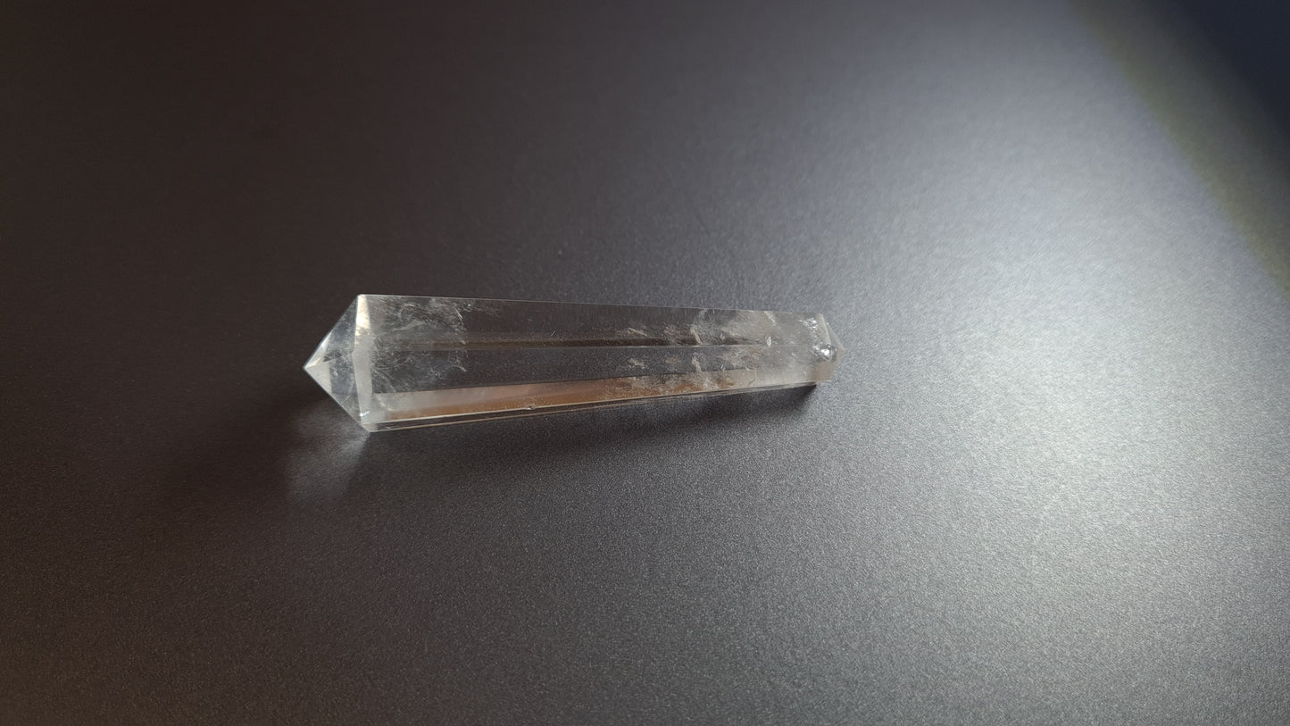 Cristal de quartz - 6 facettes - 7 x 1.8 cm - 23.4 g