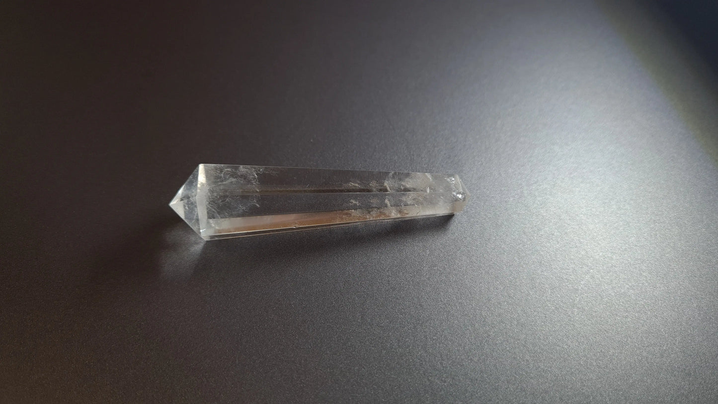 Cristal de quartz - 6 facettes - 7 x 1.8 cm - 23.4 g Ma boutique
